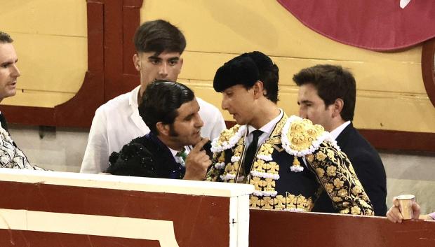 Tensión en el callejón entre Morante y Roca Rey