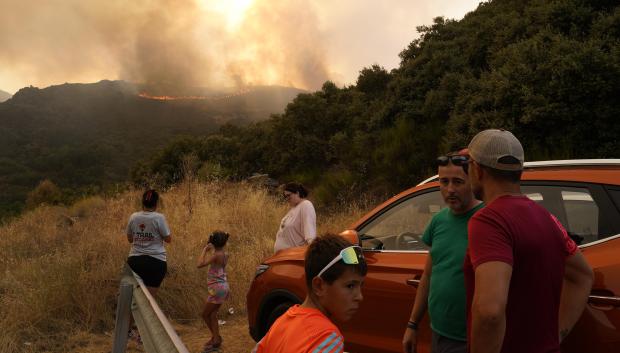 Incendio en la localidad de Paradiña (León)