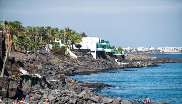 Vistas desde la playa del Palacio de La Mareta, en Lanzarote