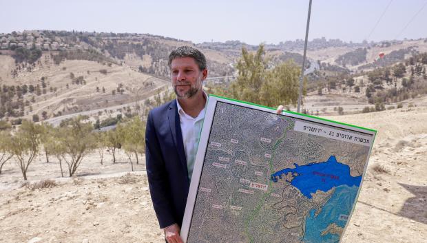 El ministro de Finanzas, Bezalel Smotrich, presenta el plan de colonizar Cisjordania