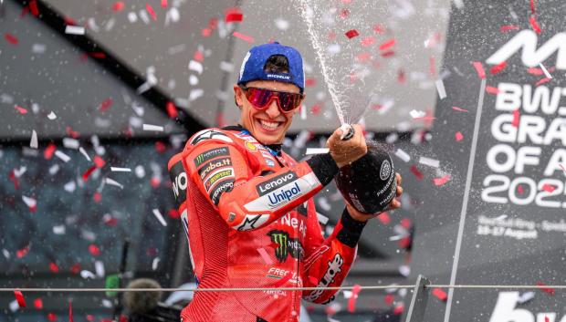 Marc Márquez celebra su victoria en el Gran Premio de Austria