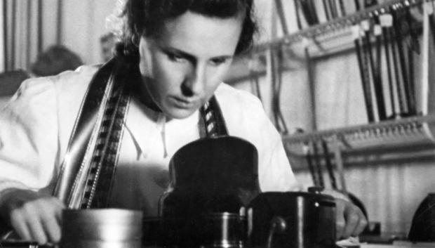 Leni Riefenstahl, en la sala de montaje