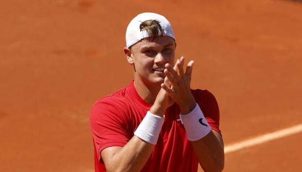 Holger Rune celebra su victoria sobre el español Pablo Carreño