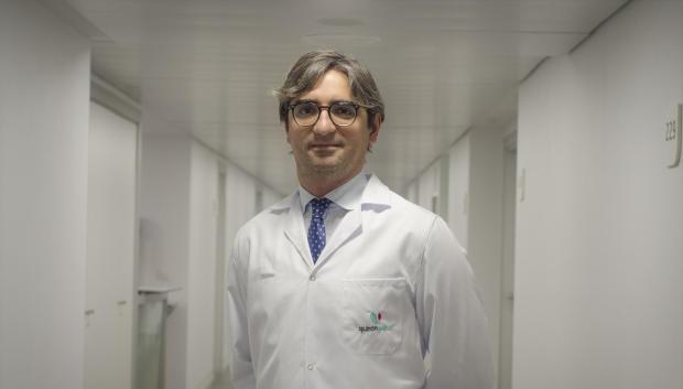 El doctor Diego González Rivas del Hospital Quirónsalud de A Coruña.

REMITIDA / HANDOUT por HOSPITAL QUIRÓNSALUD A CORUÑAE
Fotografía remitida a medios de comunicación exclusivamente para ilustrar la noticia a la que hace referencia la imagen, y citando la procedencia de la imagen en la firma
30/10/2017