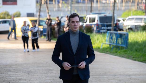 (El hermano de Pedro Sánchez, David Sánchez, a su llegada a los juzgados