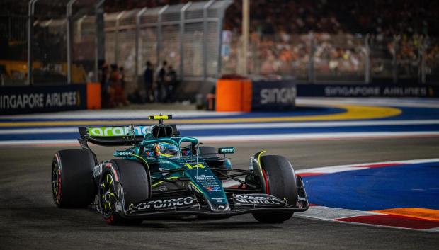 Alonso acabó séptimo en Singapur por la penalización de Hamilton