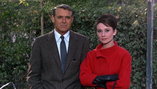 Cary Grant y Audrey Hepburn, en Charada