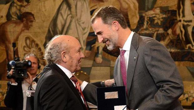 El Rey Felipe VI entrega el premio Reino de España a la Trayectoria Empresarial a Jose Antolin