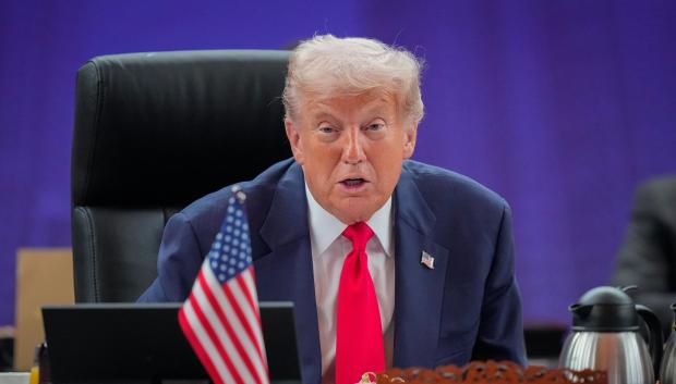 Kuala Lumpur (Malaysia), 26/10/2025.- US President Donald Trump speaks during the Association of Southeast Asian Nations (ASEAN) Summit at the Kuala Lumpur Convention Centre (KLCC) in Kuala Lumpur, Malaysia, 26 October 2025. The 47th ASEAN Summit and Related Summits are being held in the Malaysian capital from 26 to 28 October 2025. (Malasia) EFE/EPA/VINCENT THIAN / POOL