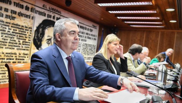 (Foto de ARCHIVO)
El diputado del PSOE, Santos Cerdán (1i), comparece durante la Comisión de Investigación sobre los contratos públicos realizados durante la pandemia de covid-19, en el Senado, a 30 de abril de 2024, en Madrid (España). Santos Cerdán ha comparecido hoy en la Comisión de Investigación del Senado sobre los contratos públicos realizados durante la pandemia del covid-19, con la intermediación de Koldo García Izaguirre, así como otros posibles casos de corrupción. Las comisiones de investigación sobre la compra de material sanitario durante la pandemia del Covid-19 arrancaron el pasado 22 de abril en el Congreso y en el Senado.

Fernando Sánchez / Europa Press
30 ABRIL 2024;MADRID;COMISIÓN DE INVESTIGACIÓN;CASO KOLDO;SENADO
30/4/2024