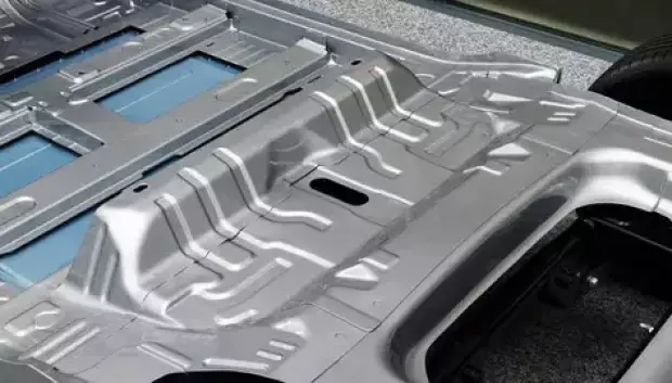 Esa abertura ovalada da acceso directo a la batería para echar agua