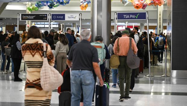 El cierre del Gobierno en EE.UU. provoca más de 1.000 vuelos cancelados y agrava la crisis en el sector aéreo