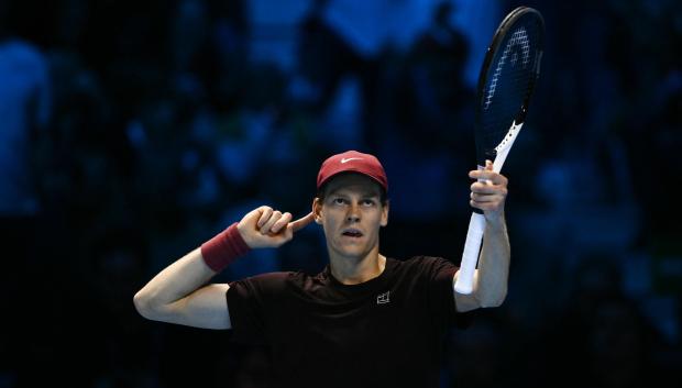 Sinner celebra el break conseguido ante Alcaraz