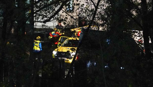 Los servicios de Emergencias y la Guardia Civil en la mina de Cangas de Nacea