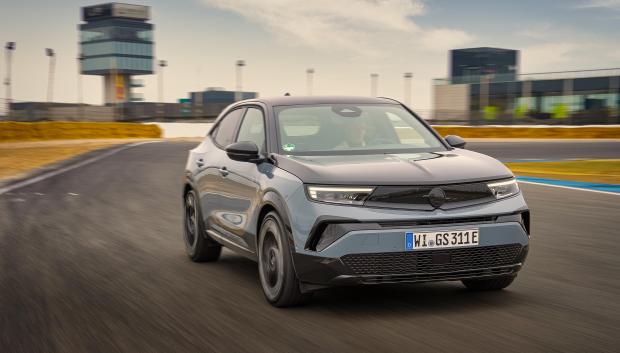 El nuevo Mokka GSE en el circuito del Jarama