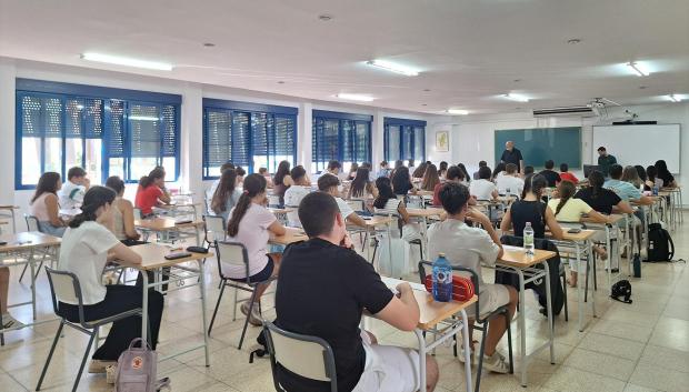 Imagen de archivo de alumnos en una clase

REMITIDA / HANDOUT por JUNTA DE EXTREMADURA
Fotografía remitida a medios de comunicación exclusivamente para ilustrar la noticia a la que hace referencia la imagen, y citando la procedencia de la imagen en la firma
15/9/2025