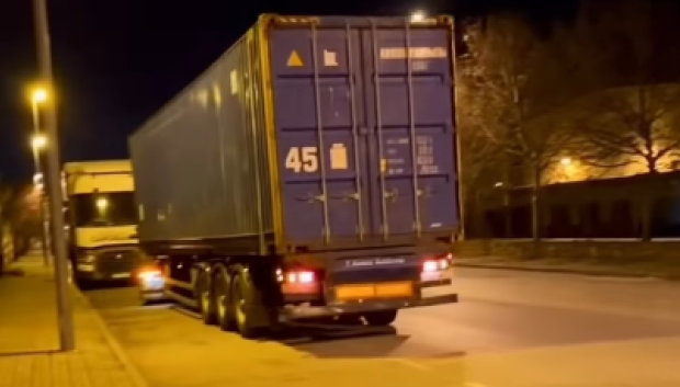 Los camiones asegurando su carga