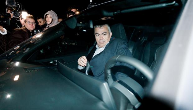 Santos Cerdán al salir de la cárcel de Soto del Real (Madrid)