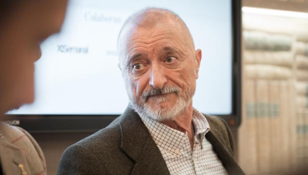 El escritor Arturo Pérez-Reverte