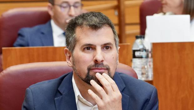Luis Tudanca, en el Pleno de las Cortes de Castilla y León, el pasado abril