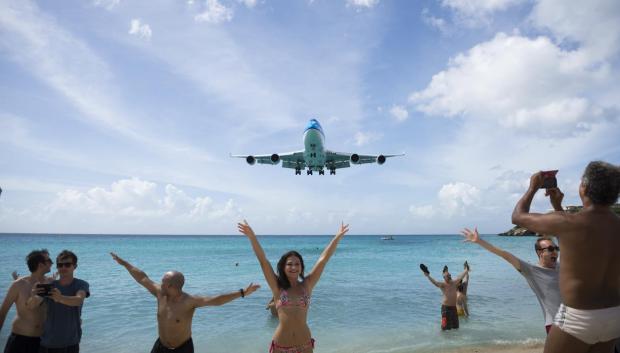 Jumbo 747 de KLM aterrizando en Maho Beach.