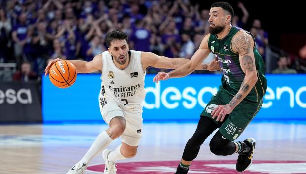 Facu Campazzo of Real Madrid and Chris Duarte of Unicaja in action during the Spanish League, Liga ACB Endesa, basketball match played between Real Madrid and Unicaja Baloncesto at Movistar Arena pavilion on December 28, 2025, in Madrid, Spain.

Oscar J. Barroso / AFP7 / Europa Press
28/12/2025 ONLY FOR USE IN SPAIN