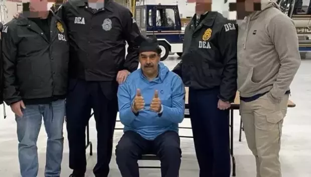 Nicolás Maduro posando ante las cámaras a su llegada a Nueva York