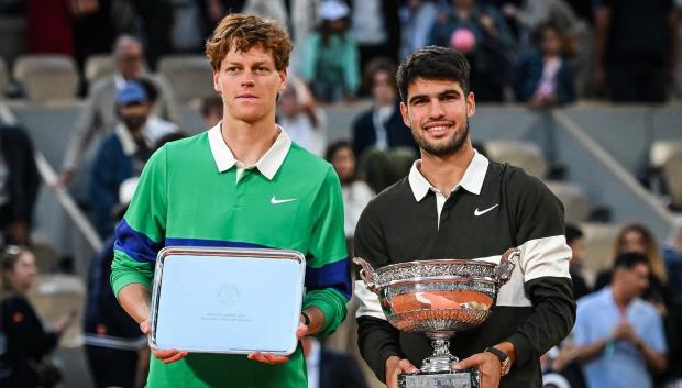 (Foto de ARCHIVO)
Jannik SINNER of Italy and Carlos ALCARAZ of Spain celebrate with the trophies during the fifteenth day of the Roland-Garros 2025, French Open, Grand Slam tennis tournament on 08 June 2025 at Roland-Garros stadium in Paris, France - Photo Matthieu Mirville / DPPI

Matthieu Mirville / DPPI / AFP7 / Europa Press
08/6/2025 ONLY FOR USE IN SPAIN