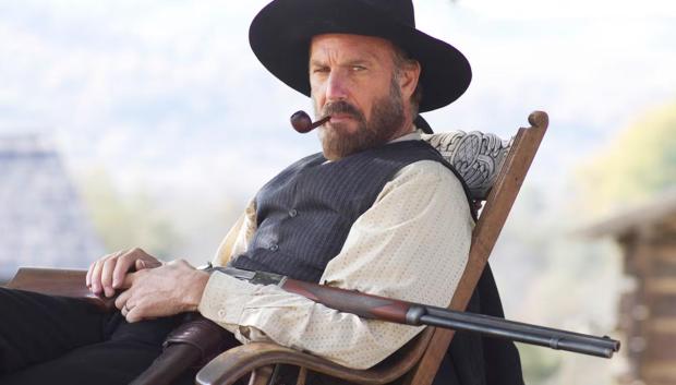 Kevin Costner, en un fotograma de la serie que protagonizó antes que Yellowstone