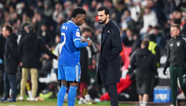 Vinicius y Álvaro Arbeloa en su début como entrenador del Real Madrid, contra el Albacete