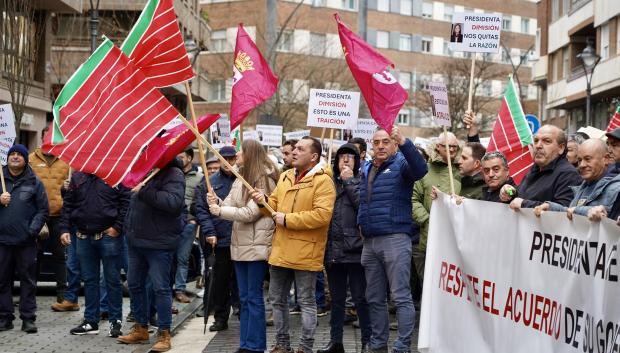 Los regantes del Páramo Bajo de León se movilizan ante la CHD para exigir que cumpla los compromisos firmados