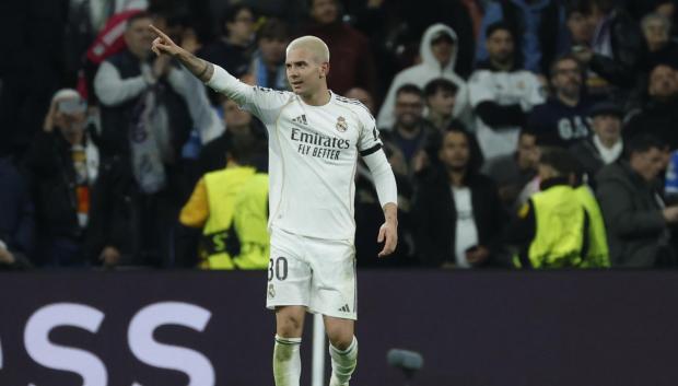 Franco Mastantuono celebra el gol ante el AS Monaco