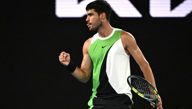 Spain's Carlos Alcaraz reacts after a point against Australia's Alex De Minaur during their men's singles quarter-final match on day ten of the Australian Open tennis tournament in Melbourne on January 27, 2026. (Photo by WILLIAM WEST / AFP) / -- IMAGE RESTRICTED TO EDITORIAL USE - STRICTLY NO COMMERCIAL USE --