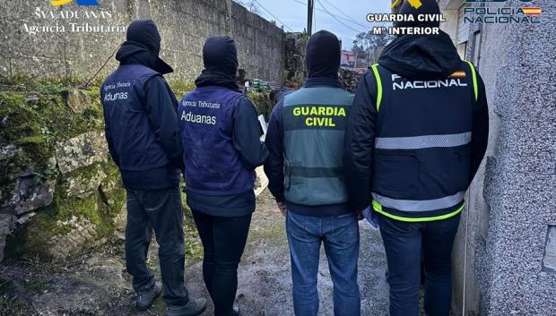 Unidades que participaron en la operación contra el narcotráfico en Pontevedra y La Coruña