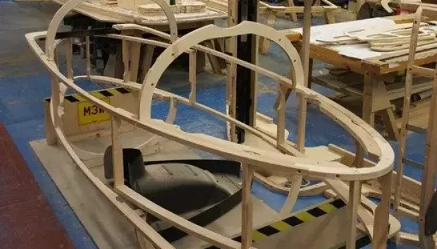 Estructura de fresno que luego se recubre de aluminio