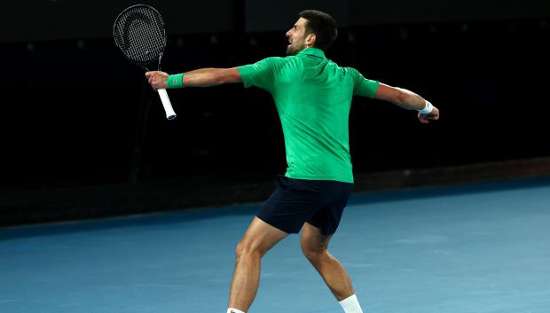 Djokovic celebra tras haber conseguido el 1-1 en el cuarto set