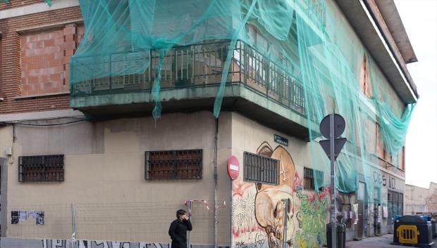 Exterior del centro okupado La Gatonera desalojado por la Policía Nacional