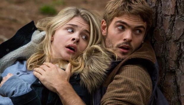 Choë Grace y Alex Roe en La Quinta Ola