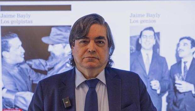 Jaime Bayly presenta su nueva novela Los golpistas (Galaxia Gutenberg, 2026) en el Hotel Wellington de Madrid