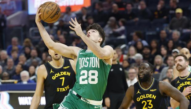 Hugo González en el partido Golden State Warriors - Boston Celtics