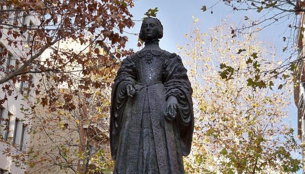 Estatua de Isabel de Portugal en Albacete