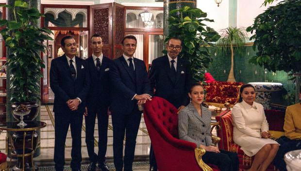 El príncipe Moulay Rachid, Al Hassan, Emmanuel Macron, el rey Mohammed VI y Lalla Khadija