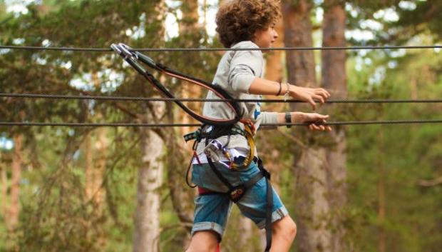 Las tirolinas y los paseos en las alturas son la estrella del parque