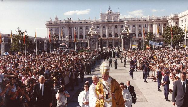 Juan Pablo II, cuando dedicó la catedral de la Almudena, en 1993
