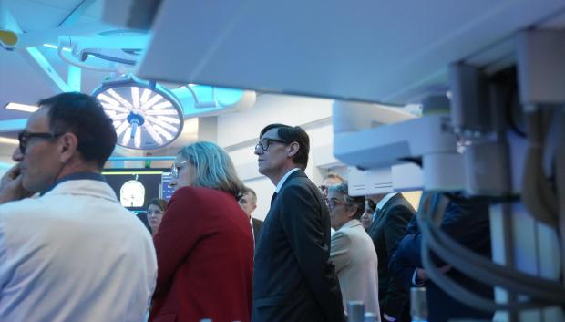 El presidente de la Generalitat, Salvador Illa, en el Hospital del Mar de Barcelona