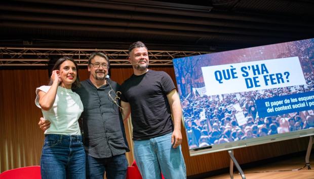 Gabriel Rufián, junto a Irene Montero y Xavier Domènech, este jueves en la UPF