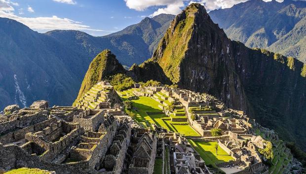 Vista de la antigua ciudad inca de Machu Picchu en Perú