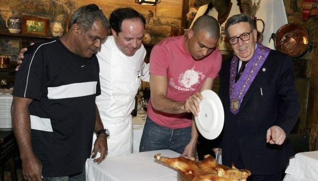 Muchos conocidos, como Ronaldo Nazario, han pasado por el Mesón de Cándido