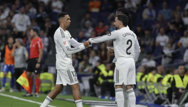 Dani Carvajal al entrar al campo por Alexander-Arnold en el Real Madrid - Deportivo Alavés