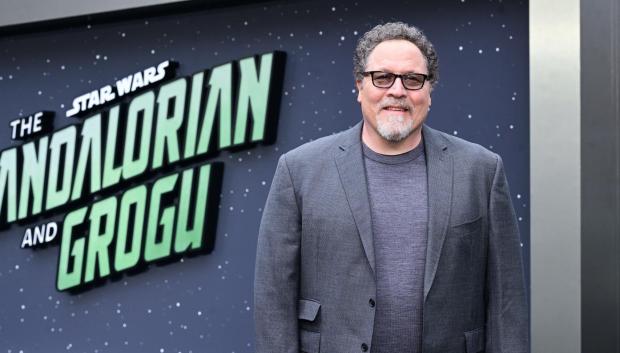 El director Jon Favreau en la première de Star Wars: The Mandalorian And Grogu en Londres